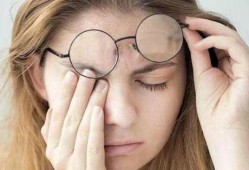 娱乐吃瓜酱做眼保健操,护眼又养生