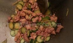 娱乐吃瓜酱辣椒炒肉,带你领略美食与娱乐的双重魅力